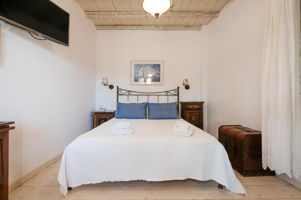 Golden Beach Studios & Suites Тинос Экстерьер фото