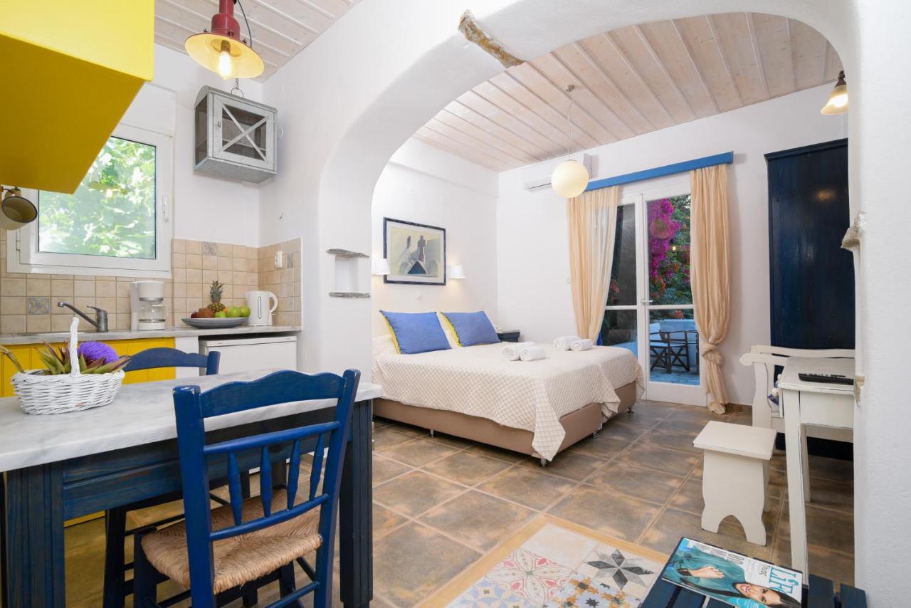 Golden Beach Studios & Suites Тинос Экстерьер фото